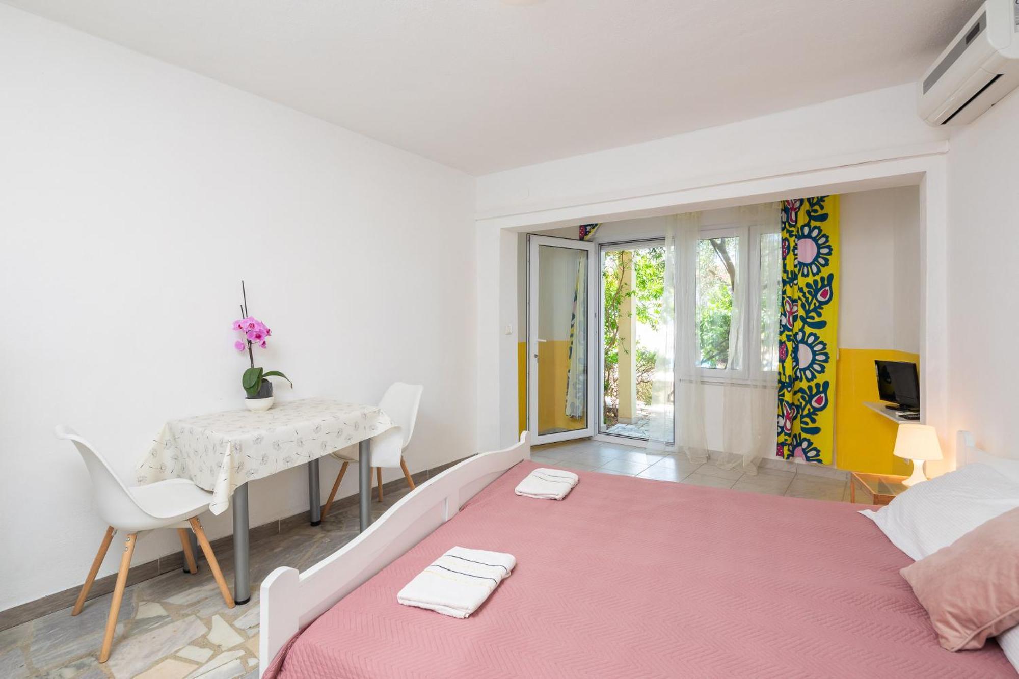 Apartments Roza オミシュ エクステリア 写真