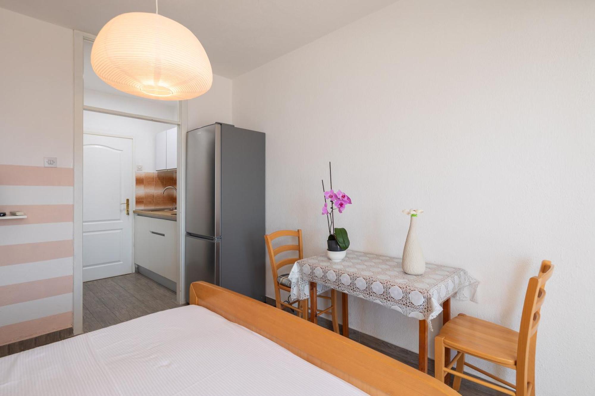 Apartments Roza オミシュ エクステリア 写真