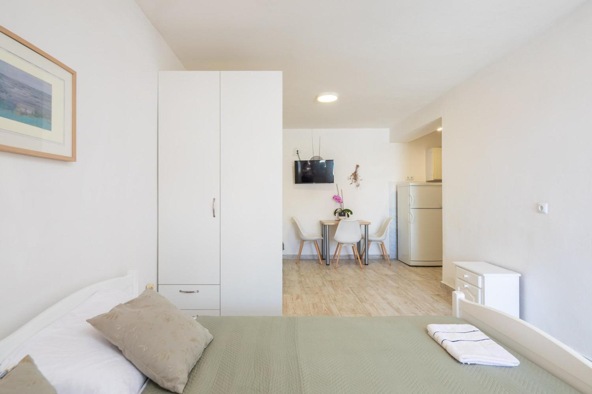 Apartments Roza オミシュ エクステリア 写真